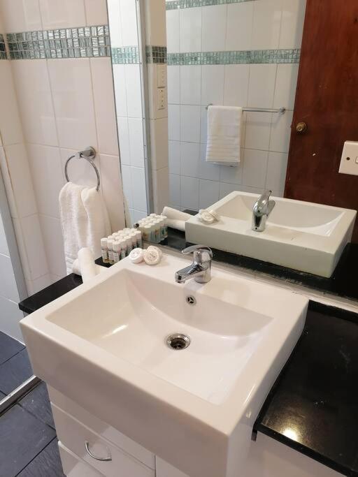Private Nasoso 4 Bedroom House 나디 외부 사진